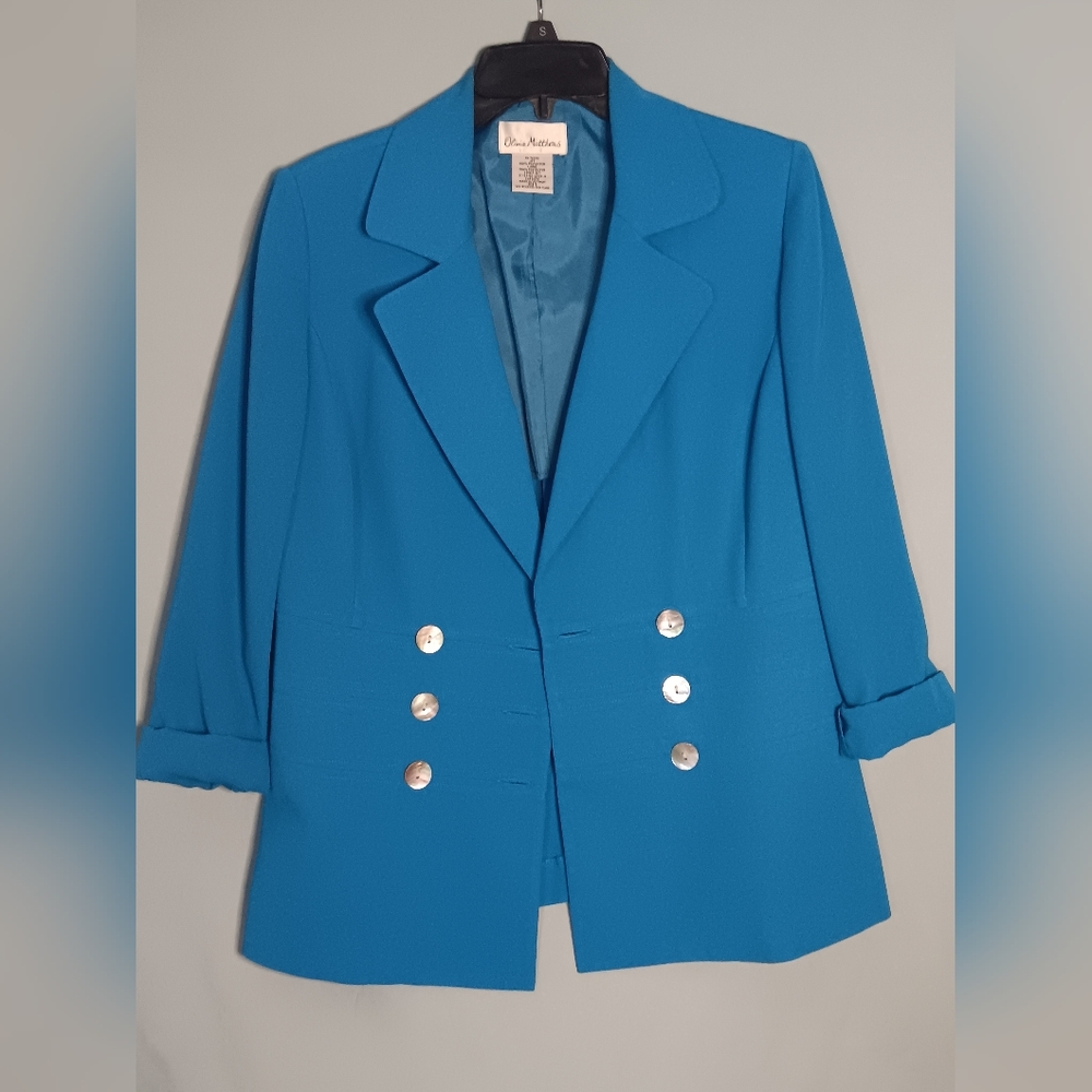 Vintage Olivia Matthews Blue Blazer with Notched Lapel and Tailored Fit